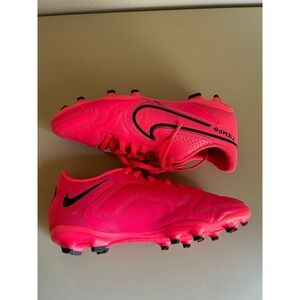 Nike‎ Tiempo Cleats size 5.5